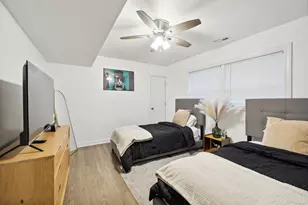 5565 W Gladys Ave, Chicago, IL 60644 - Photo 7