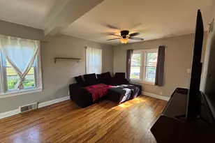 927 Townsend St, Sycamore, IL 60178 - Photo 5