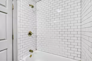 7953 S Essex Ave, Chicago, IL 60617 - Photo 9