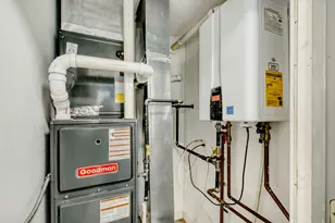 7953 S Essex Ave, Chicago, IL 60617 - Photo 13