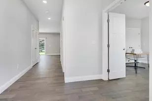 9 Brookstone Cir, Bloomington, IL 61704 - Photo 5