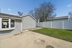 901 E Sunrise Rd, Addison, IL 60101 - Photo 3
