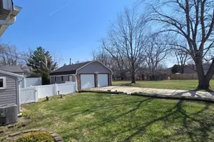 901 E Sunrise Rd, Addison, IL 60101 - Photo 17