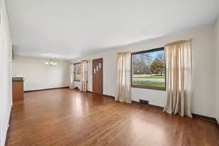 901 E Sunrise Rd, Addison, IL 60101 - Photo 7