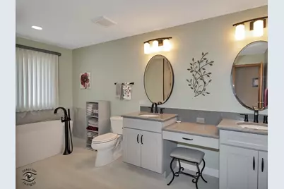 9219 Greenwood Drive, Tinley Park, IL 60487 - Photo 17