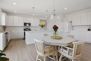 1812 Empress Dr, Elgin, IL 60124 - Photo 9