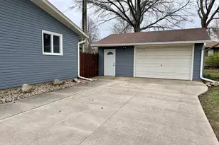 702 S Grant St, Clifton, IL 61727 - Photo 13