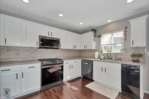 1066 N 129th Infantry Dr, Joliet, IL 60435 - Photo 9