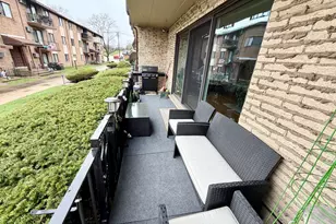 9111 S Roberts Rd, Hickory Hills, IL 60457 - Photo 3