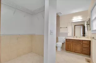 305 Abbey Ln, Vernon Hills, IL 60061 - Photo 21