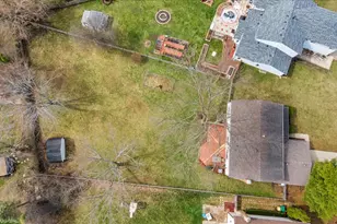 305 Abbey Ln, Vernon Hills, IL 60061 - Photo 35