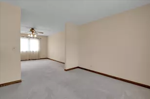 305 Abbey Ln, Vernon Hills, IL 60061 - Photo 19