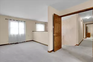 305 Abbey Ln, Vernon Hills, IL 60061 - Photo 17