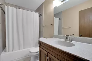 305 Abbey Ln, Vernon Hills, IL 60061 - Photo 29