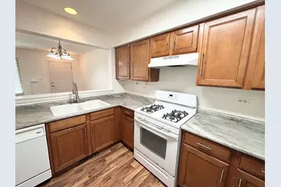 652 Lincoln Station Drive, Oswego, IL 60543 - Photo 5