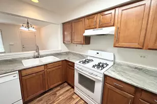 652 Lincoln Station Dr, Oswego, IL 60543 - Photo 5