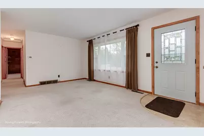 1402 Oakwood Court, McHenry, IL 60050 - Photo 3