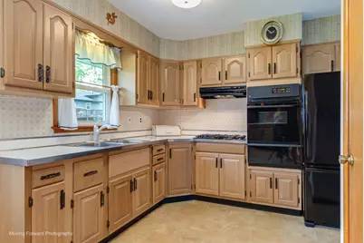 1402 Oakwood Court, McHenry, IL 60050 - Photo 5