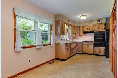 1402 Oakwood Court, McHenry, IL 60050 - Photo 7
