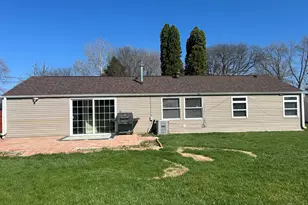 532 N Randall Rd, Aurora, IL 60506 - Photo 19