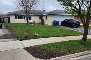 246 W Parkview Dr, Addison, IL 60101 - Photo 1