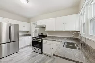 835 Oak St, Elgin, IL 60123 - Photo 15