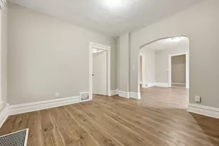 835 Oak St, Elgin, IL 60123 - Photo 5