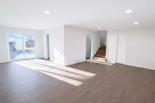 2432 Yeoman St, Waukegan, IL 60087 - Photo 5