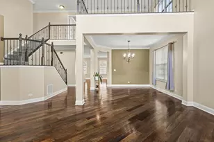 342 Comstock Dr, Elgin, IL 60124 - Photo 9