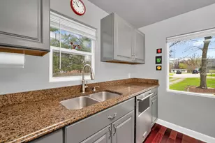 136 Grove St, Braidwood, IL 60408 - Photo 11