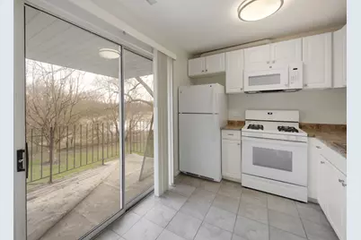 93 N Victoria Lane #D, Streamwood, IL 60107 - Photo 7