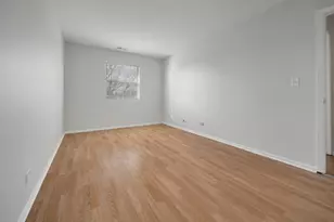 93 N Victoria Ln, Streamwood, IL 60107 - Photo 13