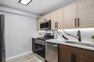 3950 N Lake Shore Dr, Chicago, IL 60613 - Photo 7