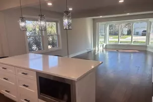 4940 Coyle Ave, Skokie, IL 60077 - Photo 5