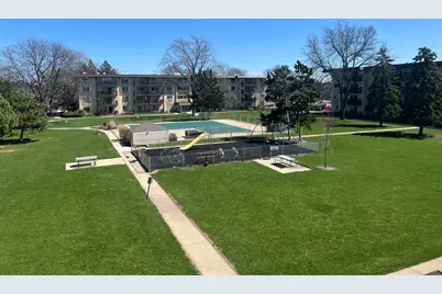 2218 S Goebbert Road #393, Arlington Heights, IL 60005 - Photo 3