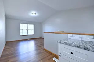 19 E Pineview Dr, Round Lake Park, IL 60073 - Photo 9