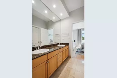 821 W Superior Street #3, Chicago, IL 60642 - Photo 17