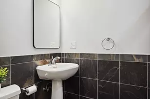 821 W Superior St, Chicago, IL 60642 - Photo 19