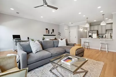 821 W Superior Street #3, Chicago, IL 60642 - Photo 5