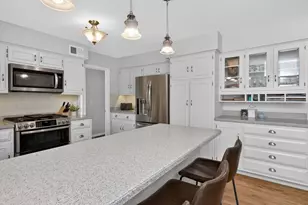 2053 Somerset Ln, Wheaton, IL 60189 - Photo 11