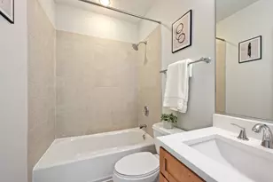 1236 W Cottage Pl, Chicago, IL 60607 - Photo 19