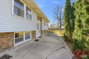 351 Catherine St, Aurora, IL 60505 - Photo 9