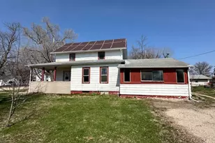 102 N Jackson St, Gardner, IL 60424 - Photo 1