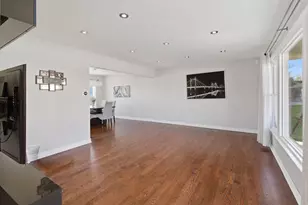 9021 Primrose Ln, Hickory Hills, IL 60457 - Photo 5