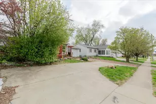 405 W Raab Rd, Normal, IL 61761 - Photo 23