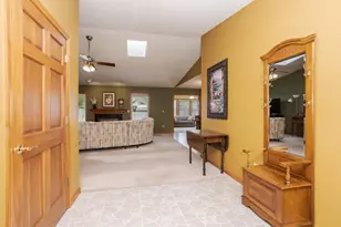 608 N Cherokee Ln, Pontiac, IL 61764 - Photo 5