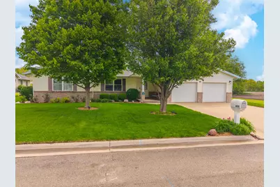608 N Cherokee Lane, Pontiac, IL 61764 - Photo 1