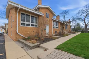 1525 N Arlington Heights Rd, Arlington Heights, IL 60004 - Photo 1