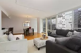 250 E Pearson St, Chicago, IL 60611 - Photo 3