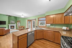 3195 Village Green Dr, Aurora, IL 60504 - Photo 7